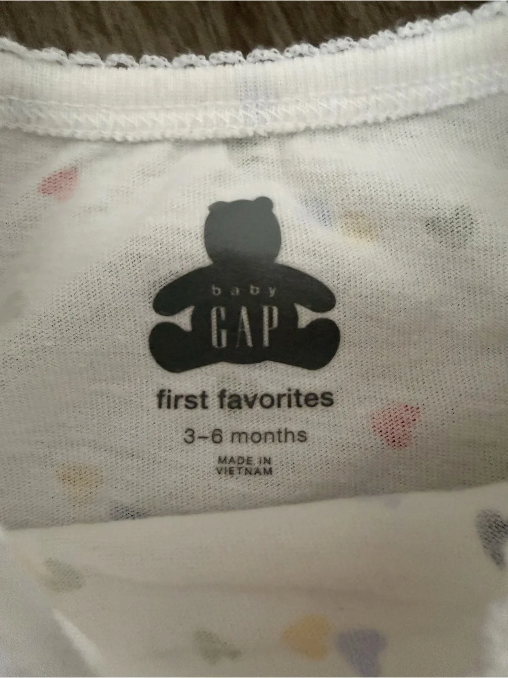 GAP White Long-Sleeve Bodysuit with Multicolor Heart Print Size 3-6 months